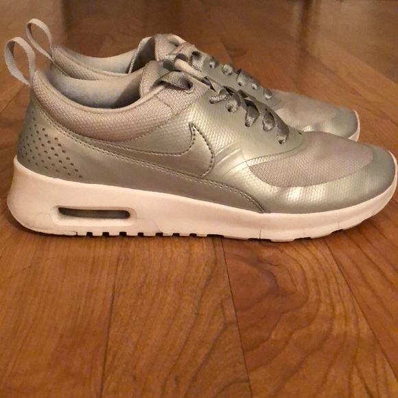 Nike Shoes - NIKE THEA